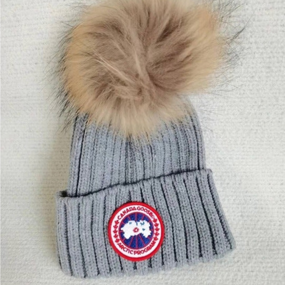 NWT Canada Goose Pom Pom Beanie Hat